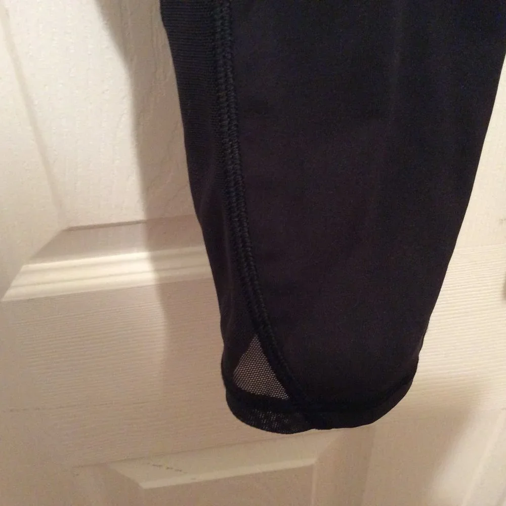 Lululemon Cropped Leggings 6 Solid Black